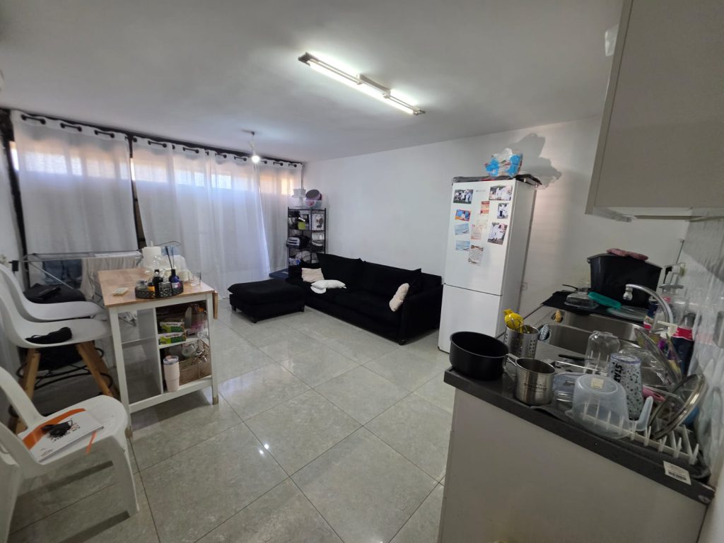 אדל נעים בנישתי, יועצת נדל"ן מומחית, מלווה אתכם באפס טעויות לעסקה המשתלמת ביותר. מגוון נכסים למכירה, קנייה והשכרה – כולל ליווי משכנתאות ראשוני ללא עלות! מספר רישיון תיווך ‍3244137