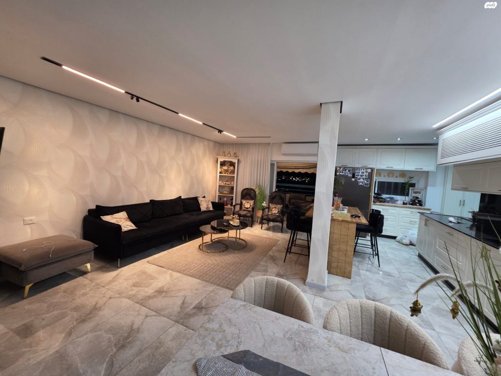 אדל נעים בנישתי, יועצת נדל"ן מומחית, מלווה אתכם באפס טעויות לעסקה המשתלמת ביותר. מגוון נכסים למכירה, קנייה והשכרה – כולל ליווי משכנתאות ראשוני ללא עלות! מספר רישיון תיווך ‍3244137