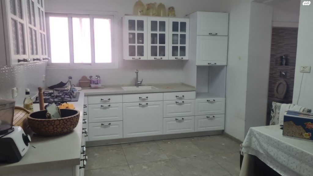 אדל נעים בנישתי, יועצת נדל"ן מומחית, מלווה אתכם באפס טעויות לעסקה המשתלמת ביותר. מגוון נכסים למכירה, קנייה והשכרה – כולל ליווי משכנתאות ראשוני ללא עלות! מספר רישיון תיווך ‍3244137