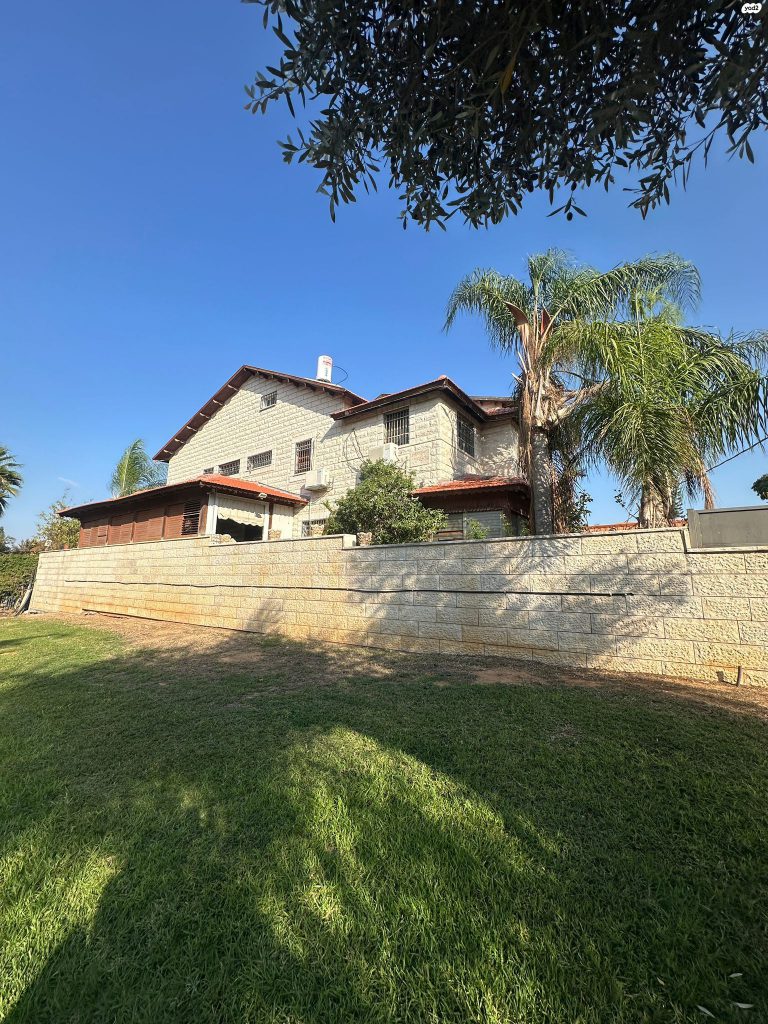 אדל נעים בנישתי, יועצת נדל"ן מומחית, מלווה אתכם באפס טעויות לעסקה המשתלמת ביותר. מגוון נכסים למכירה, קנייה והשכרה – כולל ליווי משכנתאות ראשוני ללא עלות! מספר רישיון תיווך ‍3244137