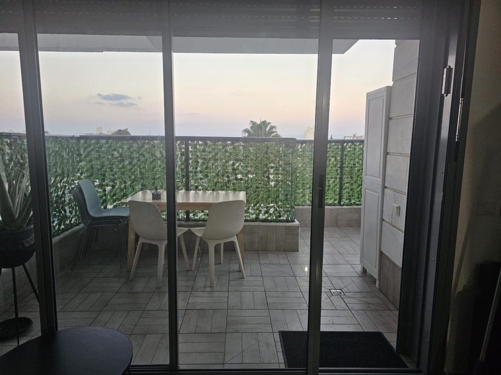 אדל נעים בנישתי, יועצת נדל"ן מומחית, מלווה אתכם באפס טעויות לעסקה המשתלמת ביותר. מגוון נכסים למכירה, קנייה והשכרה – כולל ליווי משכנתאות ראשוני ללא עלות! מספר רישיון תיווך ‍3244137