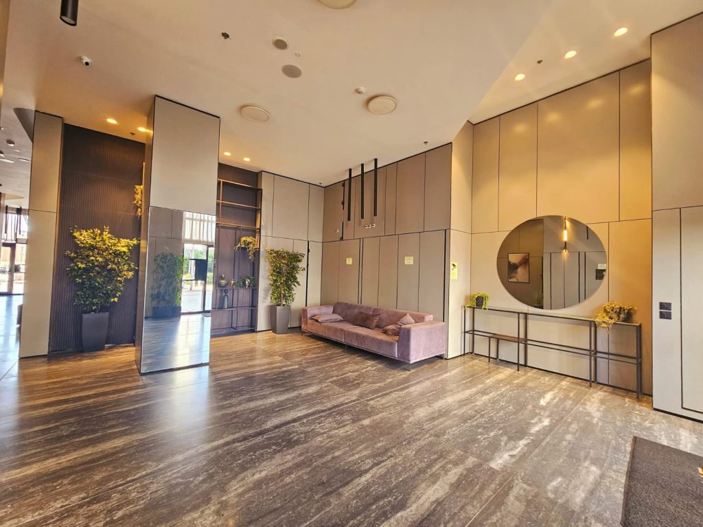 אדל נעים בנישתי, יועצת נדל"ן מומחית, מלווה אתכם באפס טעויות לעסקה המשתלמת ביותר. מגוון נכסים למכירה, קנייה והשכרה – כולל ליווי משכנתאות ראשוני ללא עלות! מספר רישיון תיווך ‍3244137