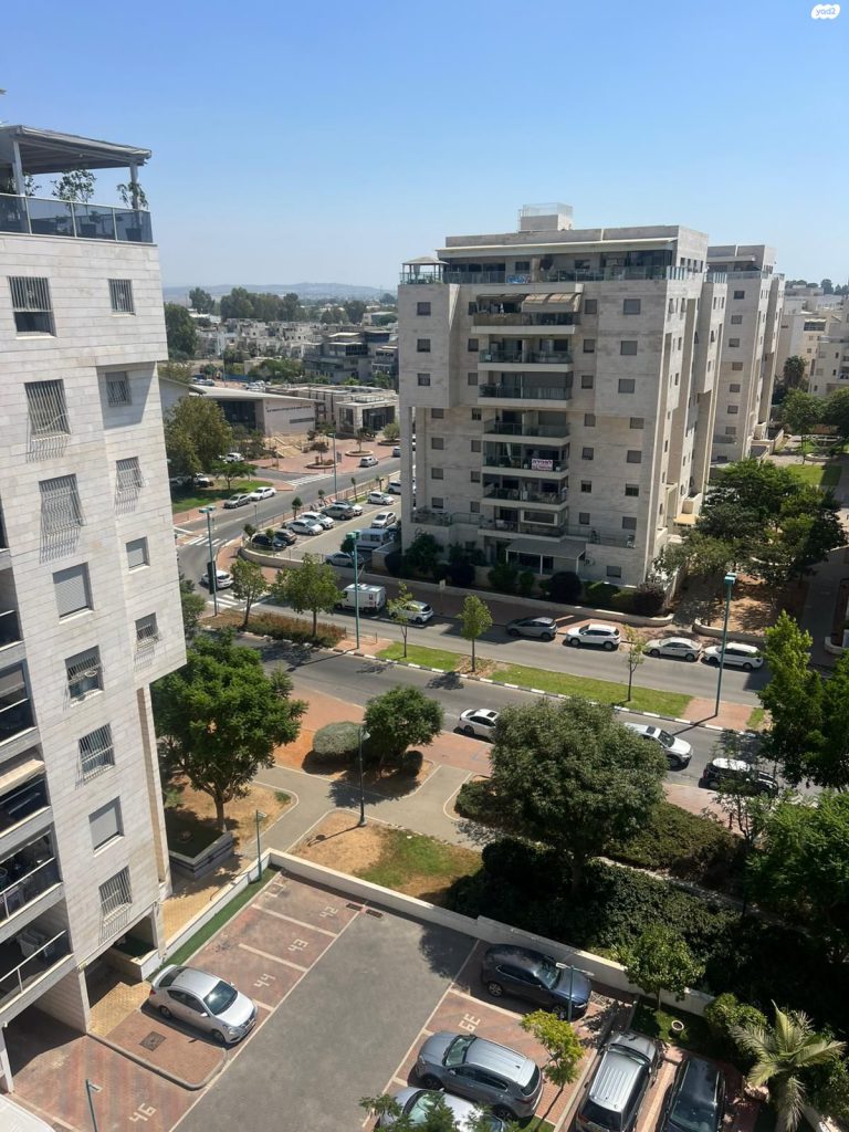 אדל נעים בנישתי, יועצת נדל"ן מומחית, מלווה אתכם באפס טעויות לעסקה המשתלמת ביותר. מגוון נכסים למכירה, קנייה והשכרה – כולל ליווי משכנתאות ראשוני ללא עלות! מספר רישיון תיווך ‍3244137